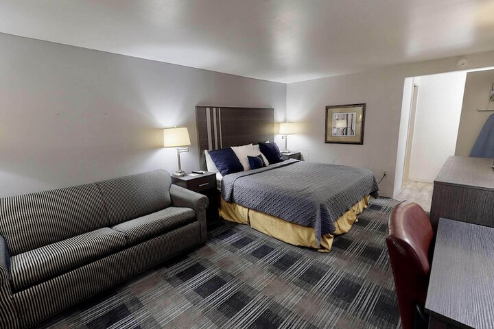 Room 32 of 42