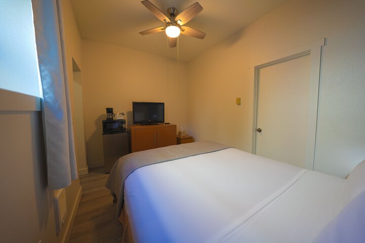 Room 52 of 60