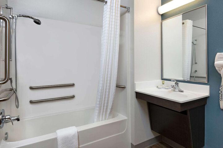 Room 21 of 28