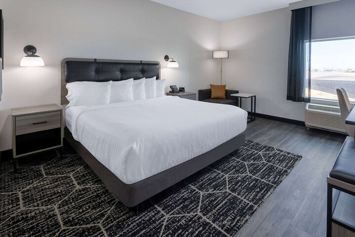 La Quinta Inn & Suites by Wyndham Maricopa - Copper Sky