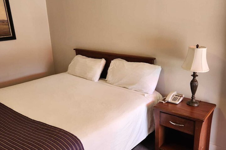 Room 10 of 16