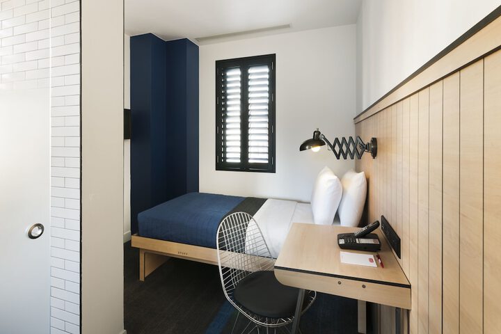 Room 32 of 54