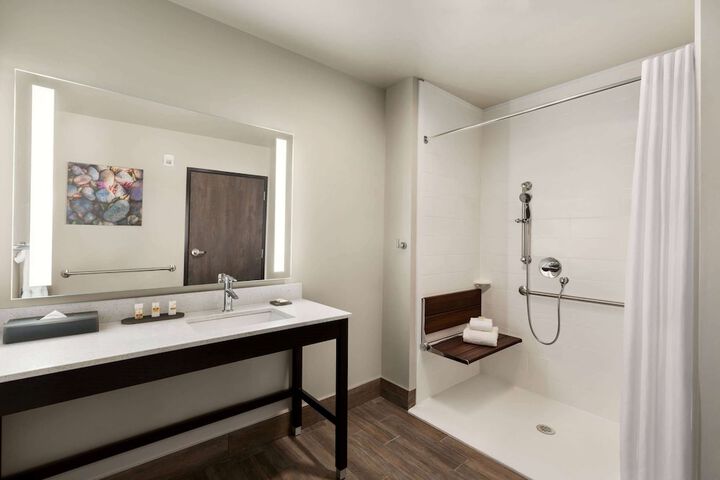 Room 10 of 25