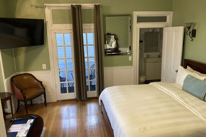 Room 13 of 65