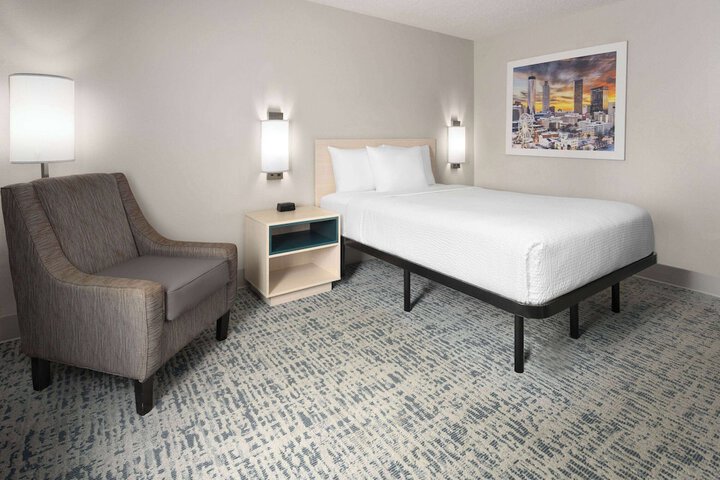 Room 13 of 27