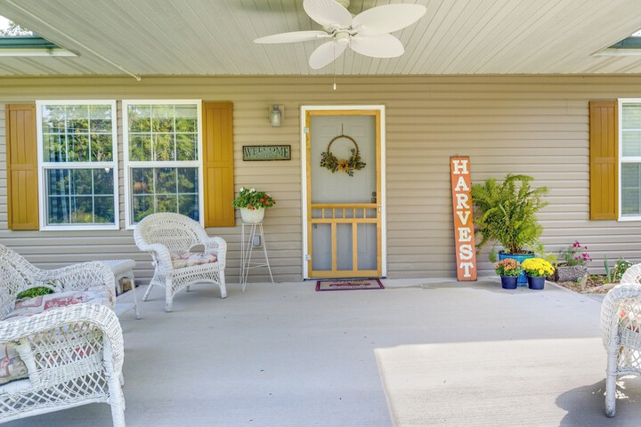 Charming Gravois Mills Escape w / Private Backyard!