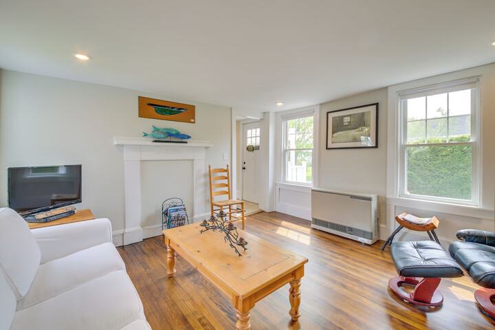 Rockland Home w / Deck 5 Mins to Historic Downtown!