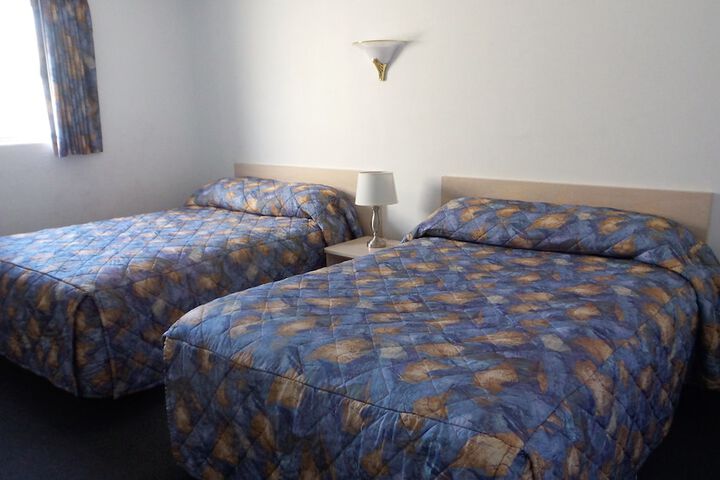 Golden Rail Motel