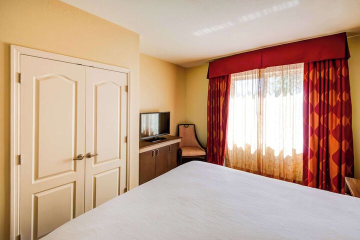 Room 6 of 26