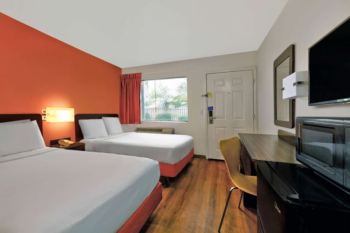Room 7 of 19