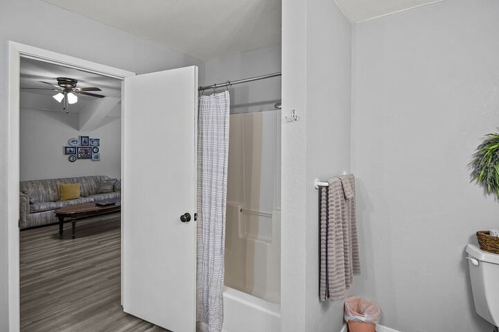 Room 11 of 37
