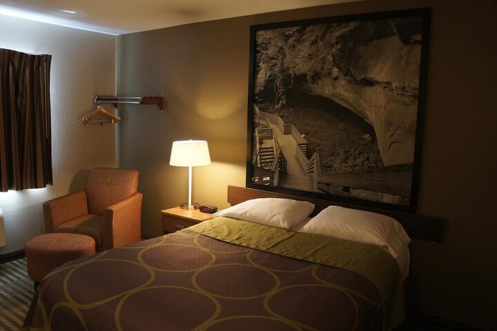 Room 7 of 25