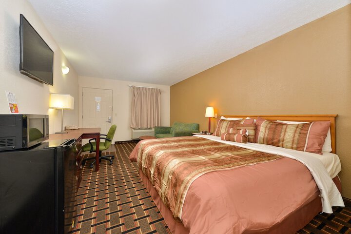 Room 10 of 14