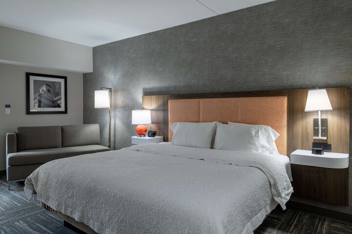 Hampton Inn & Suites Knoxville-Downtown