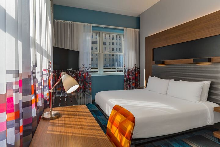 Room 11 of 28