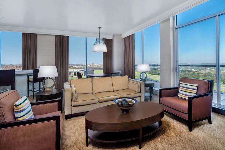 Renaissance Dallas North Hotel
