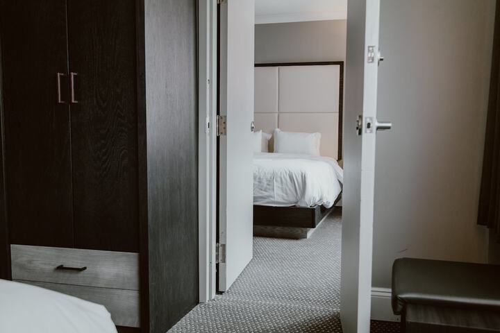 Room 93 of 354