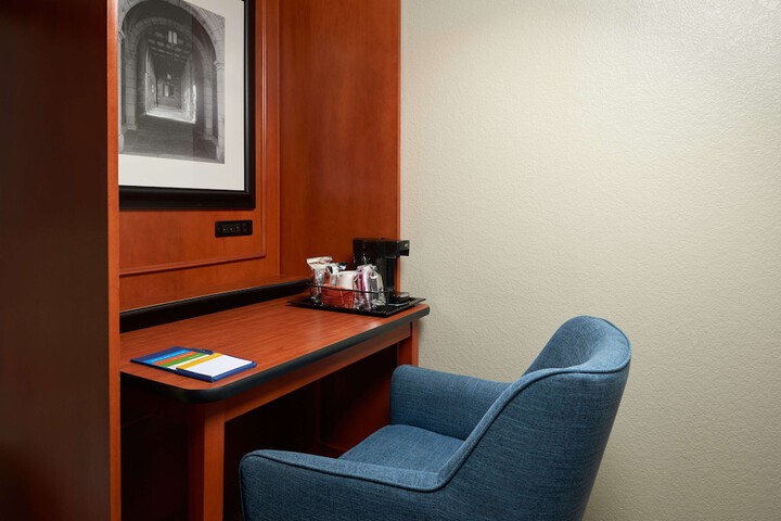 Room 32 of 41