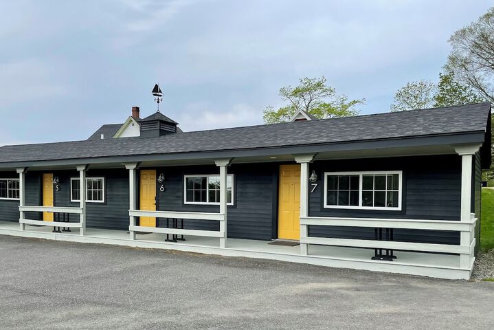 Seascape Motel & Cottages