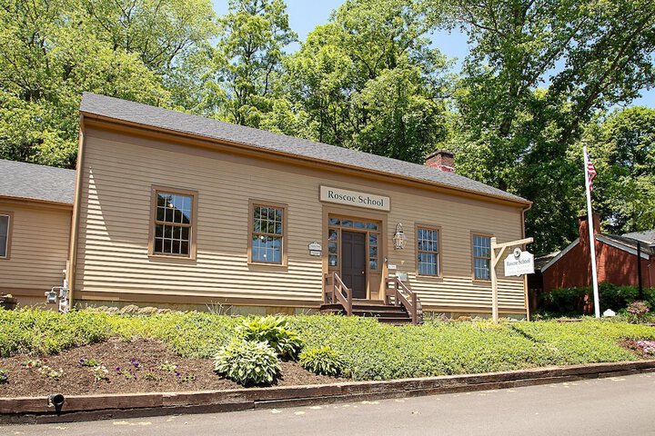 Country Squire Inn & Suites