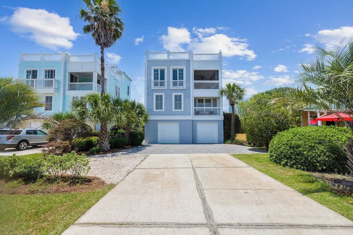 1 Block to Beach Newly Renovated 6bdr w / Rooftop Views Sand Dune by Avantstay