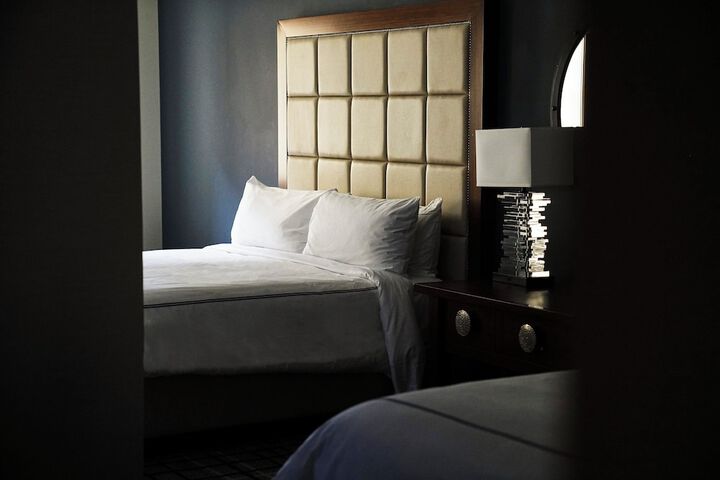 Room 43 of 122