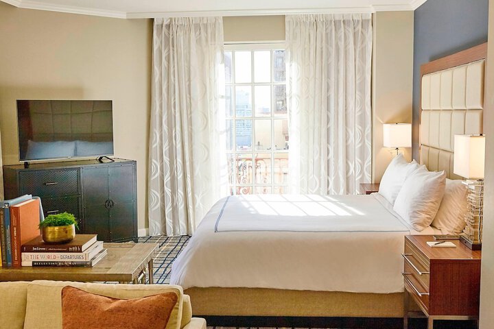 Room 27 of 122