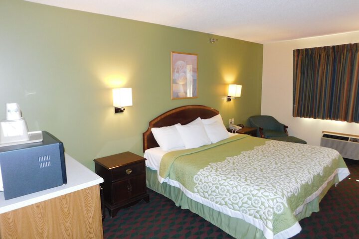 Room 14 of 40