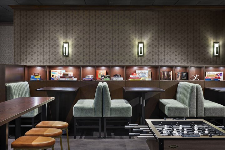 Lounge 73 of 80