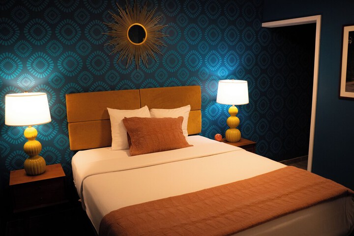 Room 17 of 93