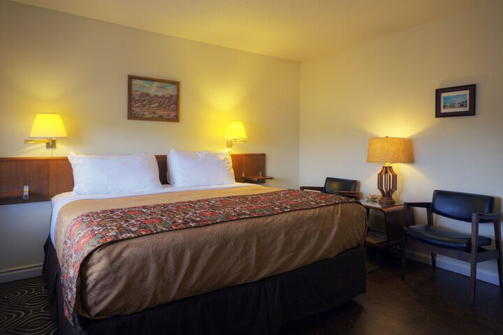 Room 33 of 37