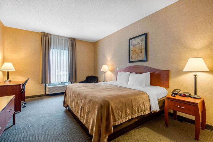 Room 9 of 38