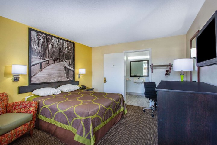 Room 17 of 24