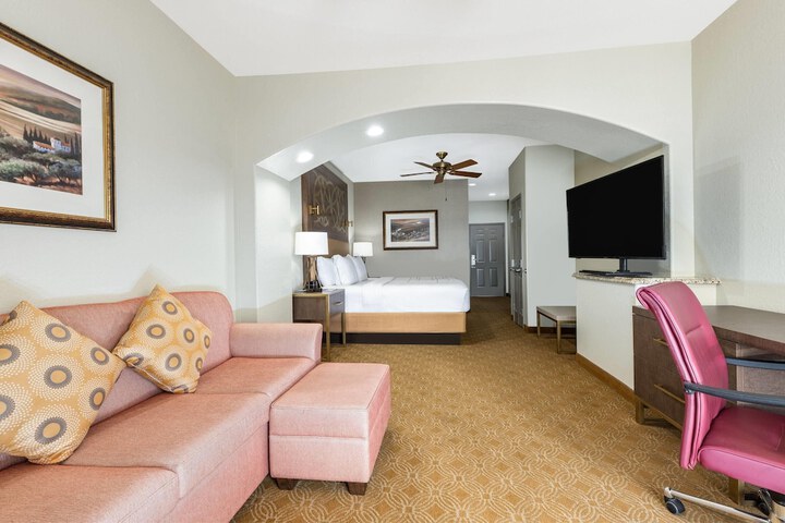 La Quinta Inn & Suites by Wyndham Marble Falls