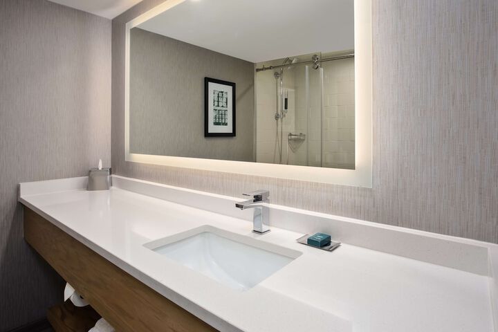 DoubleTree by Hilton Lansing