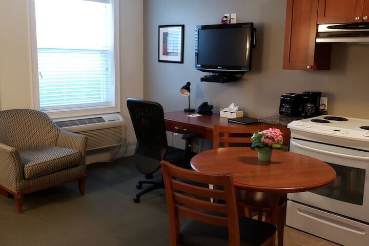 Crescent Suites Hotel