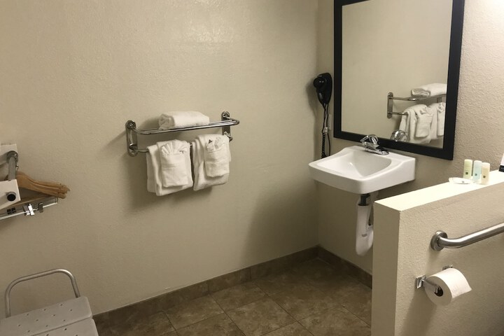 Room 8 of 38