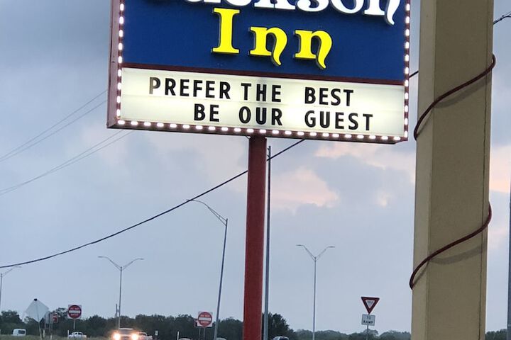 Hotel 7 of 30