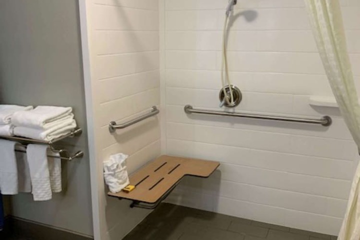 Room 10 of 32