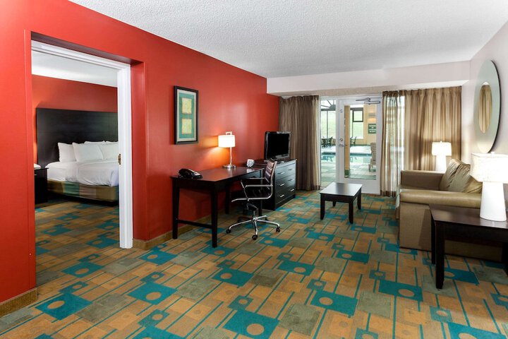 Room 10 of 29