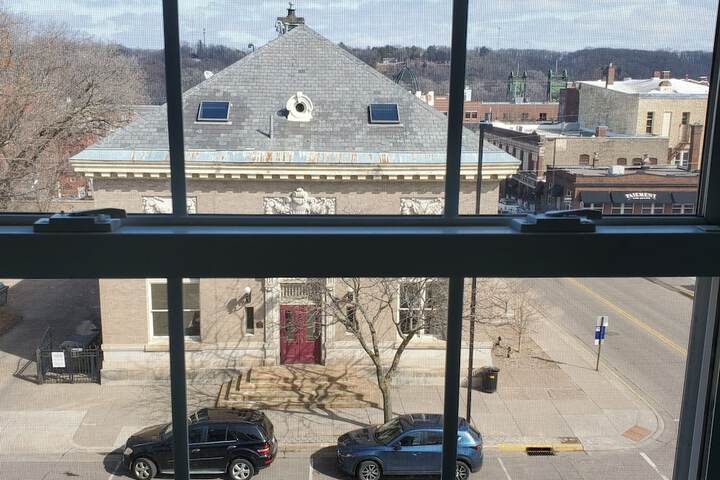 Lowell Inn