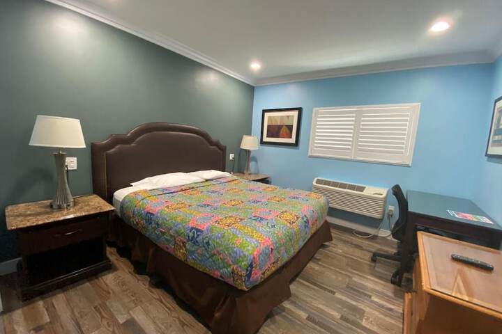 Room 8 of 22