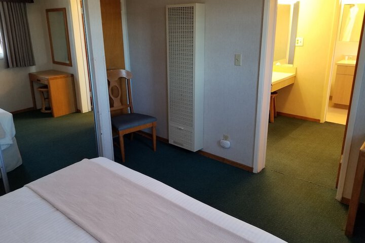 Room 33 of 229