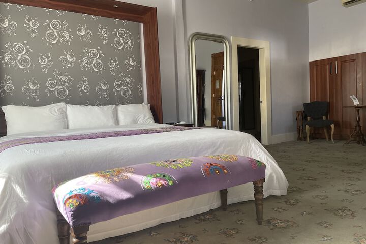 Room 43 of 65