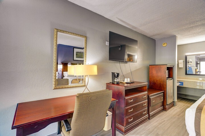 Room 18 of 28