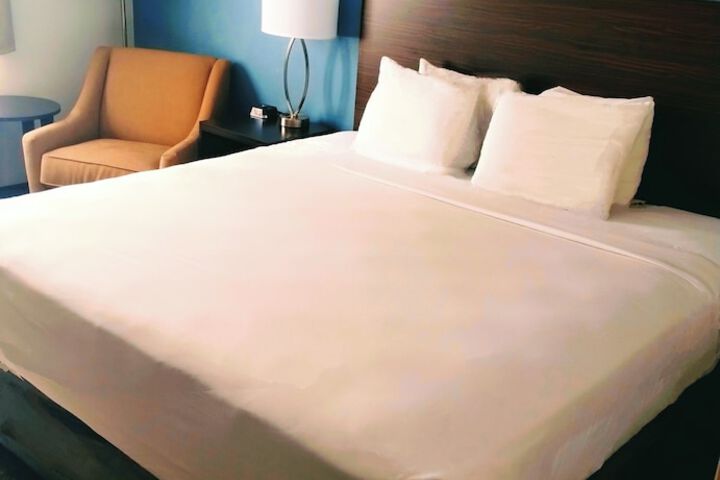 Room 48 of 77