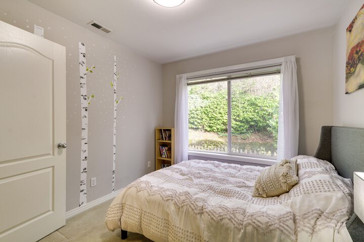 Lake Oswego Home w / Deck 9 Mi to Downtown Portland