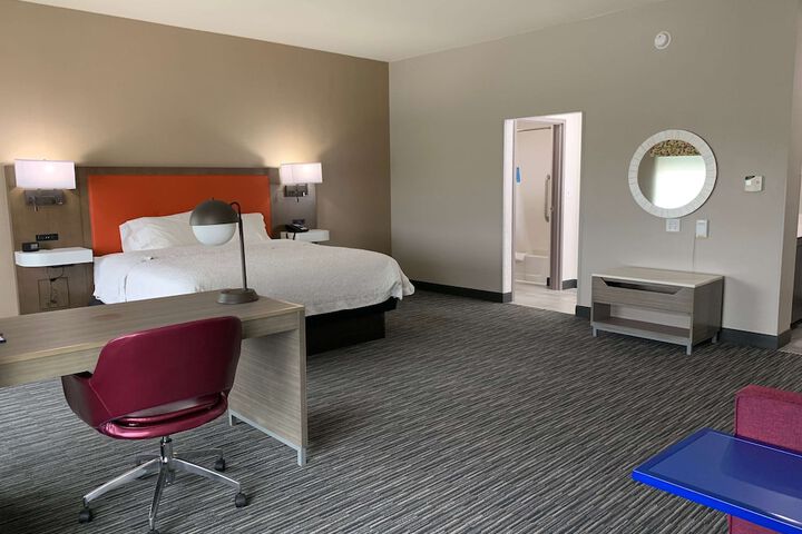 Room 53 of 79