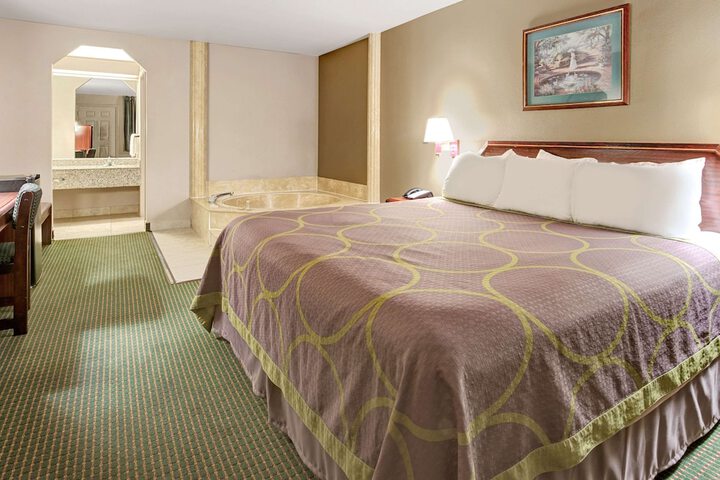 Room 7 of 13