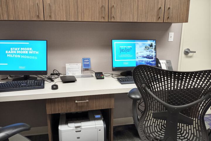 Business Center 43 of 44